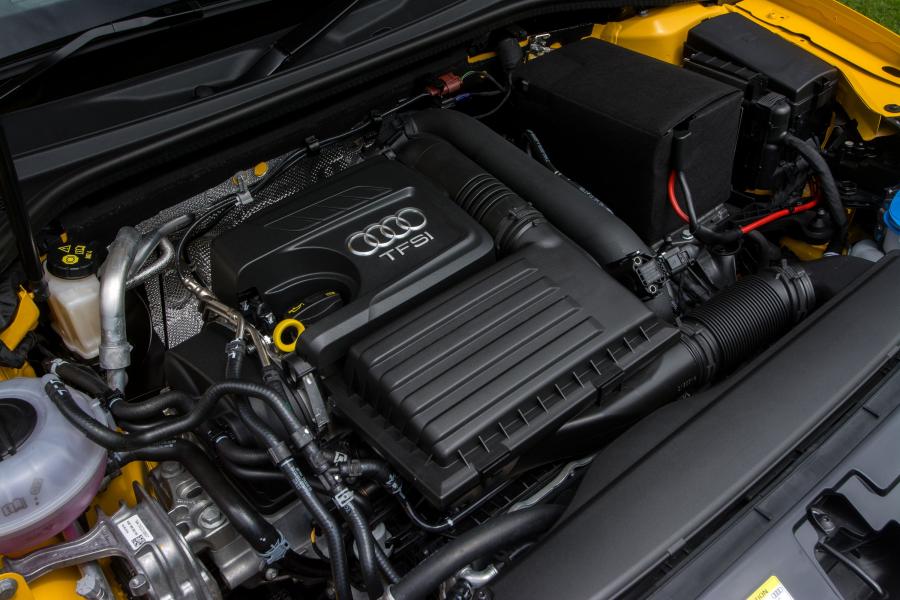 Моторный отсек Audi A3 Cabriolet 1.4 TFSI S-Line (8V) 2016 года  (UK) (фото 10 из 16)